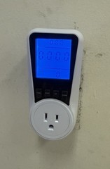 Digital Power Saving Energy Monitor Watt Amp Volt KWh Meter Electricity Analyzer