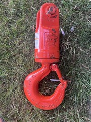 Crosby S-1 8.5 Ton Swivel Hook 297413 18,700 lb WLL Unused Shelf Stock