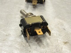 Double-Pole/Single-Throw Toggle Switch On-on on-off 12-24V Heavy-Duty DPST