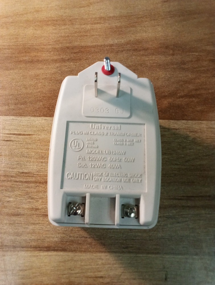 Universal UB1240W 120VAC 60HZ 50W Plug-in Wall Transformer