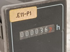 Baumer IVO B160.100ACBB hour meter 10-80 VDC panel mount elapsed time as picture