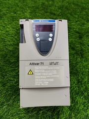 SCHNEIDER ELECTRIC ( ATV71 ) ALTIVAR 71 ATV71HU15N4Z 1.5 KW 2 HP AC DRIVE