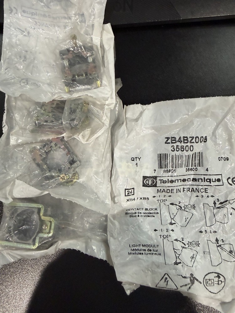 Telemecanique ZB4-BZ009 Schneider Latch ZB4BZ009 35600