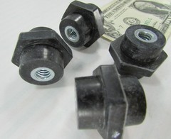 Lot 4 Erico 600V Electrical Insulators 1″ Standoff 5/16-18 Female Thread 559610