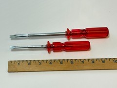 NEW 2pc Quick Wedge Screwdriver Pair Set Red Plastic Handle Model 2356 1834 NOS