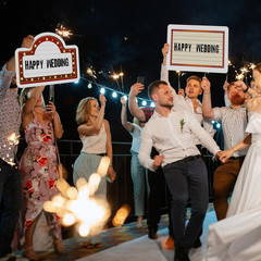 6-Pack Wedding Bottle Service Sign with Letter Stickers for Events (Red)