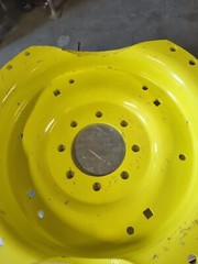 John Deere Center-rear Wheel 30″ L155234 – Moveero 81751