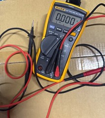 Fluke 117 True RMS Digital Multimeter 6000 Count CAT III 600V Backlit