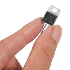 40 PCS L7805CV IC Positive Voltage Regulator 5V 1.5A L7805 Linear Circuit