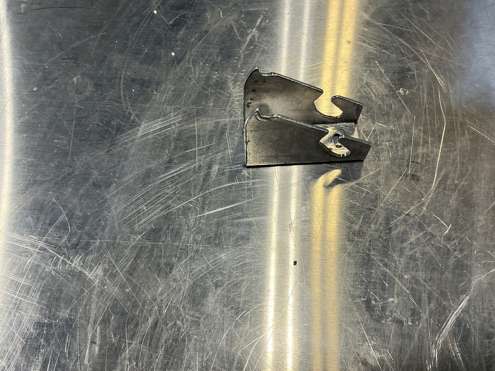 True Bracket, Lid Center Tpp-60/67/93 119 #861551