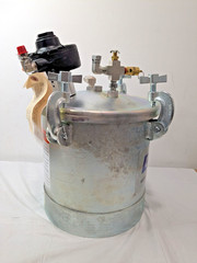 Binks 2.8 Gallon Pressure Tank Zinc Plated Double Regulator 83C-221