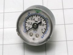 SMC 150 psi gauge with max/min pointers 1/4 NPT mount 1 MPa 1 5/8″ diameter