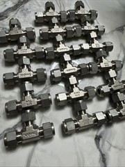 Lot Of 17 Swagelok Ss-600-3