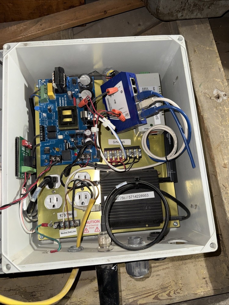 L-Com Global Connectivity Fiberglass Box W/ Industrial Remote Wireless LAN WiFi