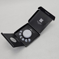 Loop Switch 2 Adjustable Ear Plugs 3 Noise Relief Modes 20-26 dB (SNR) Reduction