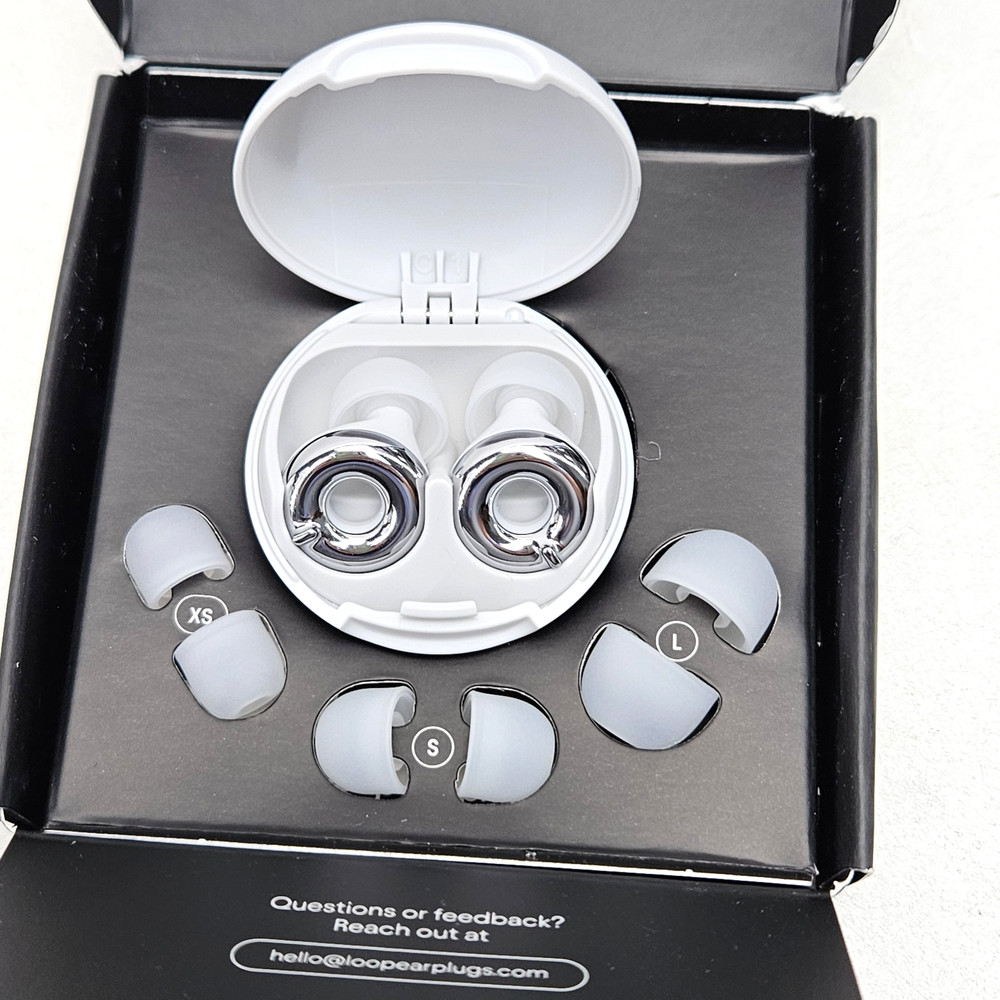 Loop Switch 2 Adjustable Ear Plugs 3 Noise Relief Modes 20-26 dB (SNR) Reduction