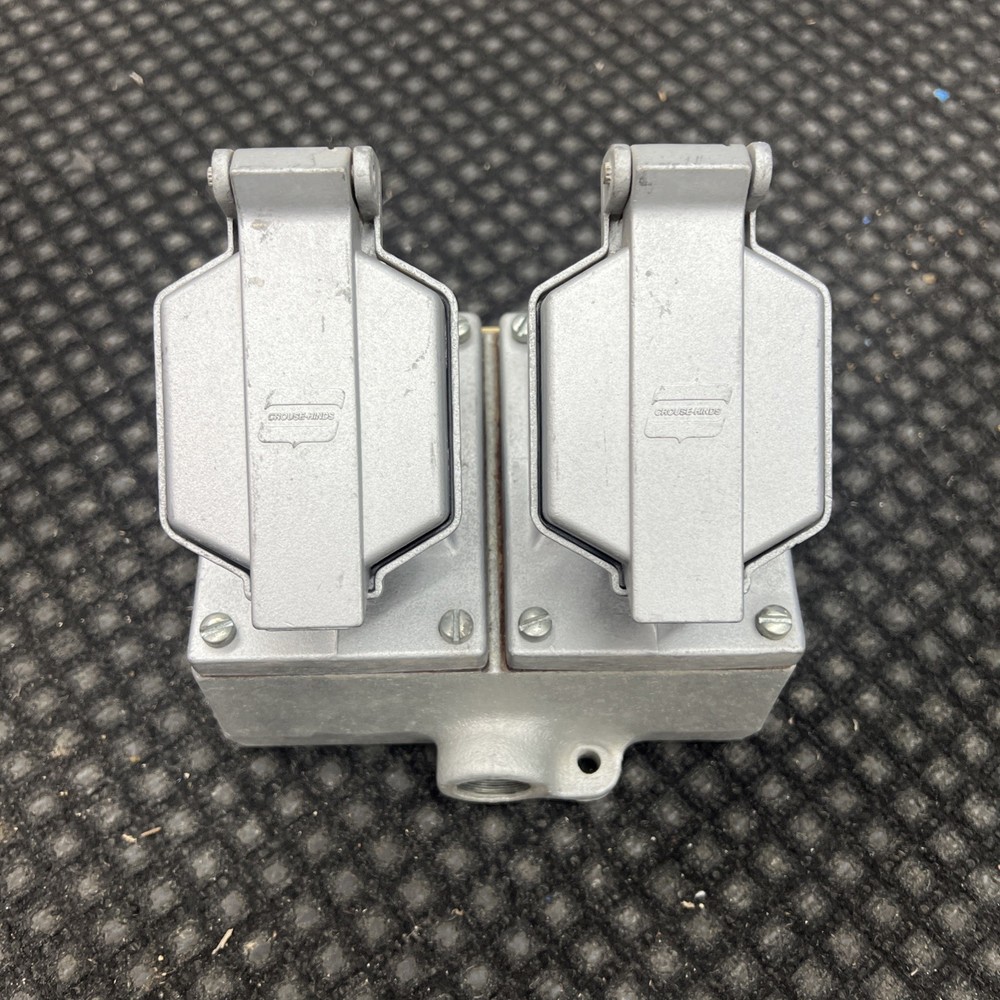 2 COOPER CROUSE-HINDS ENR5201 M3 HAZARDOUS LOCATION RECEPTACLES 20A 125VAC