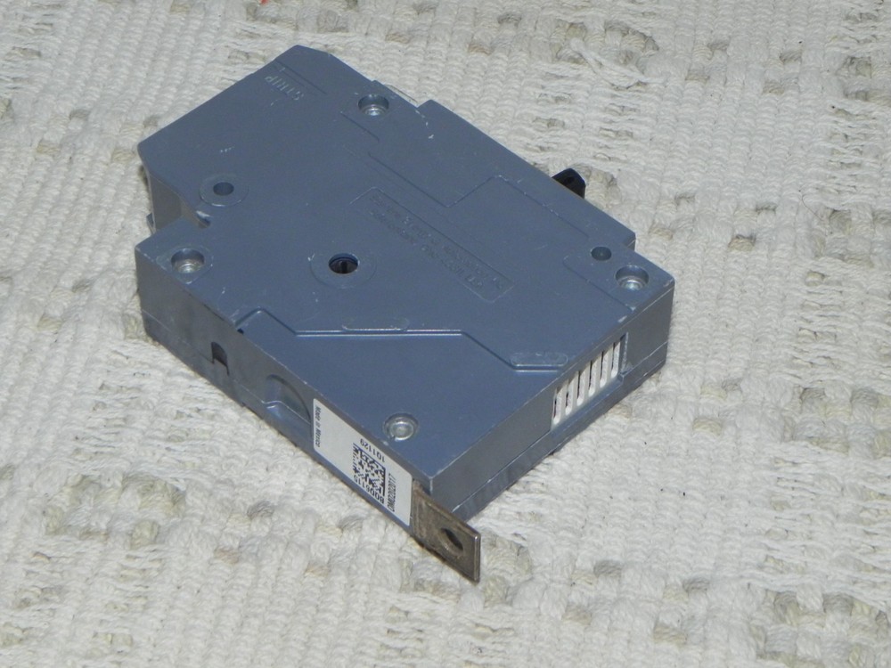 Siemens BQD6115 1-pole Circuit Breaker, Bolt on Panel. 15Amp 125V