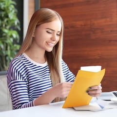 Compact Yellow Kraft Bubble Envelopes 4×8 Inch – 50 Pack for Shipping Essentials