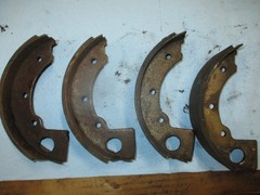 JOHN DEERE 316 318 330 332 420 TRACTOR REAR BRAKE SHOES (4) AM116982 $455+ JD