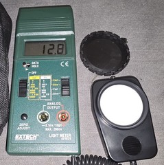 Extech 401025 Digital Light Meter 0-5000 Foot Candles 0-50000 Lux