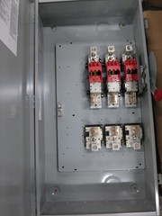 NEW Eaton DG325FGK 400A 240V Fusible Safety Switch Disconnect 400 Amp 240 VAC