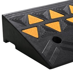 Rubber Curb Ramp 4.25in Rise, 11.8in W x 19.7in L, 33069lb Capacity