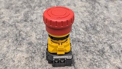 IDEC XW 22mm Estop XW1E-BV402MFR Emergency Stop Push Button 🔥New🔥