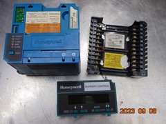 HONEYWELL BURNER CONTROL R7800M1011 / R7861A1026 / S7800A1001
