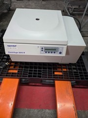 Eppendorf 5810R Refrigerated Centrifuge with F-34-6-38 fixed angle rotor