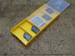 2 New Kennametal NJF3009R18 KC5010 carbide top notch threading insert
