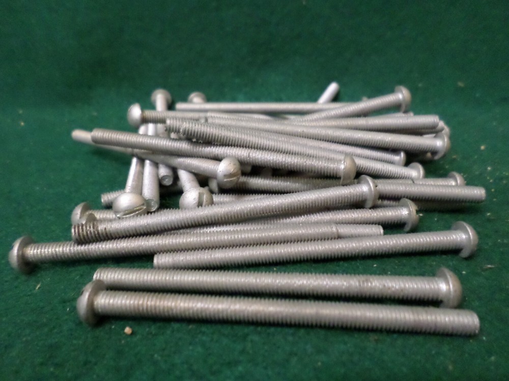 35 – 2 1/2″ x 10/24 Round Head Machine Bolts