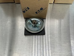 (9) Eaton E30KT5 Square Plug