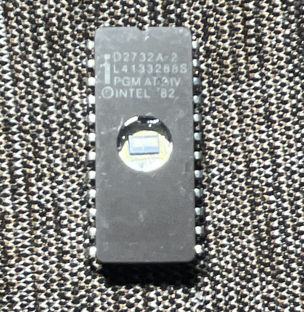 Intel D2732A-2 2732A UV Erasable EPROM IC Parallel 24-Pin DIP Through Hole