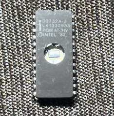 Intel D2732A-2 2732A UV Erasable EPROM IC Parallel 24-Pin DIP Through Hole