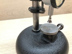 Starrett no 654 inspector dial bench gage w/ 25-611 dial indicator (needs work)