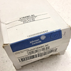Johnson Controls A19ABC-2C Thermostat Remote Bulb Temperature Controller NEW NIB