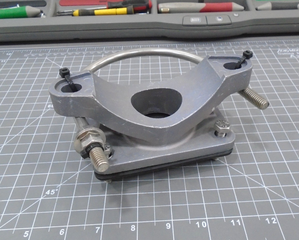 NEW Pelco SE-0104 Pole Mounting Bracket 4 1/2″ Inch OD Aluminum