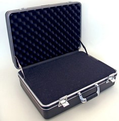 201407 – PLATT LUGGAGE – HEAVY-DUTY POLYETHYLENE CASE – Interior Dimensions (L x