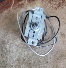 TRUE MANUFACTURING THERMOSTAT CONTROL MODEL GDM-12 P /N 800368 Knob Included