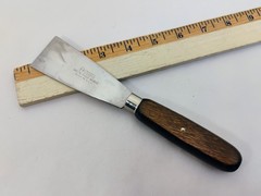Russell Green River Works USA 1.5″ Stiff Blade Scraper Blunt Tip Putty Knife