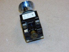 SIEMENS 52PA3G3U 120V AC Series F Green Illuminated Push Button Switch