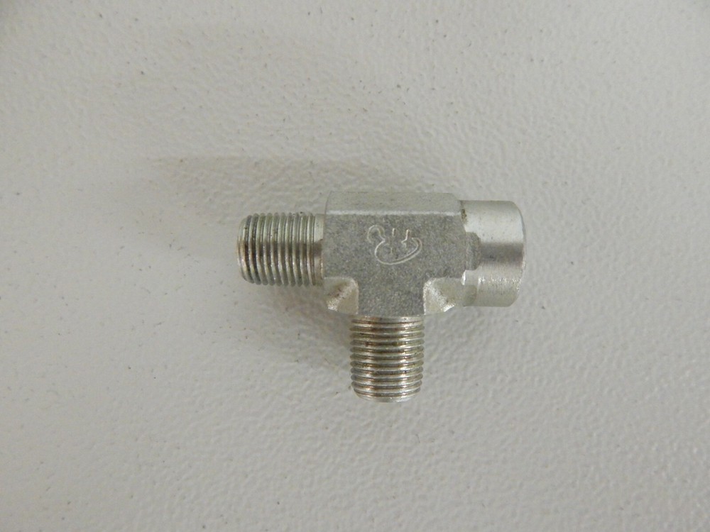 5603-02-02-02 Tee, 1/8″ Male NPT x 1/8″ Female NPT x 1/8″ Male NPT (Lot of 6)