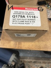 honeywell Q179A 1118 burner pilot with flame rod and electrode