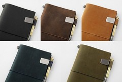 Traveler’s Company TRAVELER’S notebook Pen Holder M Olive Leather Clip