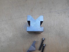 Machinist v block with clamp, 1 1/2″L x 1 1/4″W x 1 1/4″H