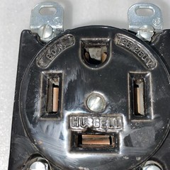 HUBBELL RECEPTACLE 60A 125/250V 3Pole 4 Wire PORCELAIN