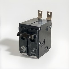 ITE Siemens B220 Circuit Breaker 20A 2Pole 120/240VAC 10KAIC Bolt On Panel Mount
