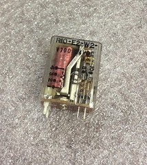 R10-E2-W2-V700-24VDC P&B