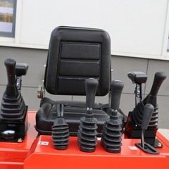 1.4Ton Mini Excavator Kubota EPA Hydraulic Thumb 5Attachments US Stock Free Ship